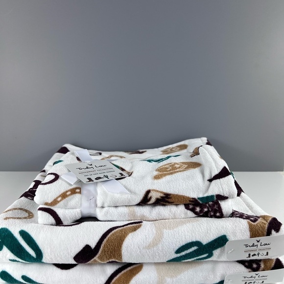 Truly Lou Southwest Collection - 4 Piece Bath Towel Set Cowboy Boots Hat NEW - Picture 3 of 7